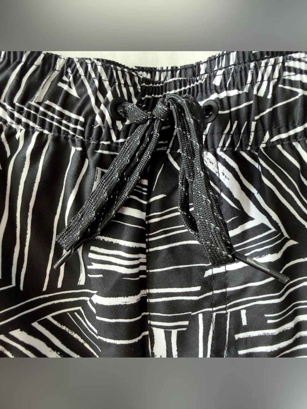 Quicksilver Volley Shorts Bamboo Swim Shorts Trunks Mens Medium Black White